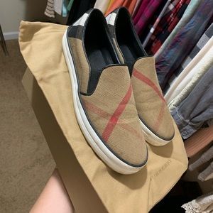 🔴SOLD 🔴Burberry Slip on Sneakers 💛👟